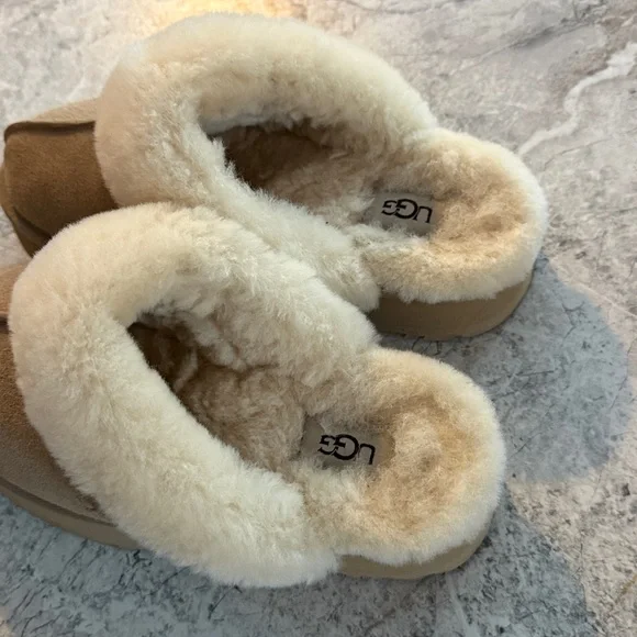 Ugg Disquette Slippers - Picture 2 of 5